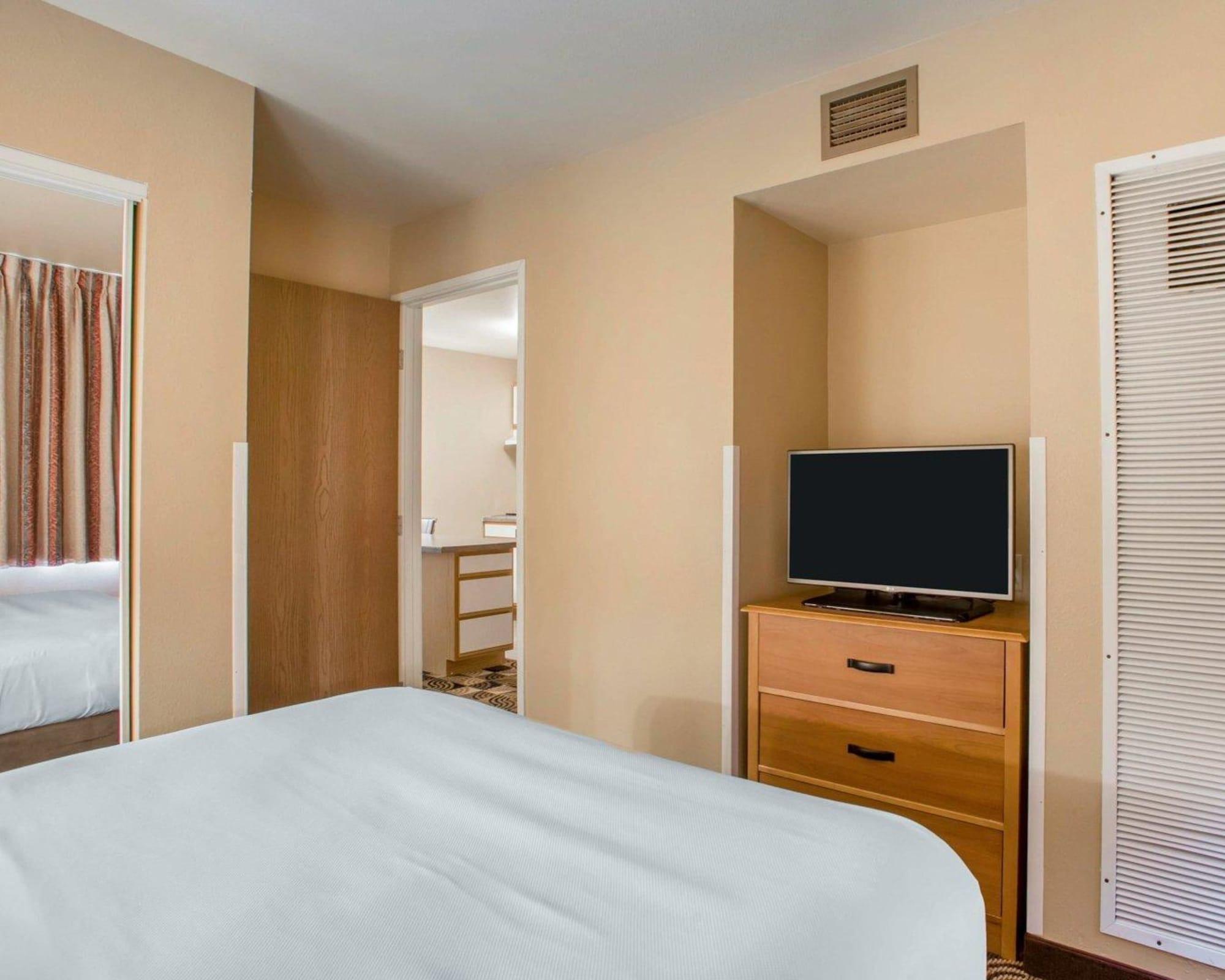 Hawthorn Extended Stay By Wyndham Milwaukee Airport Oak Creek Exterior photo