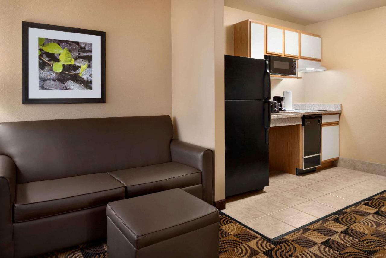Hawthorn Extended Stay By Wyndham Milwaukee Airport Oak Creek Exterior photo