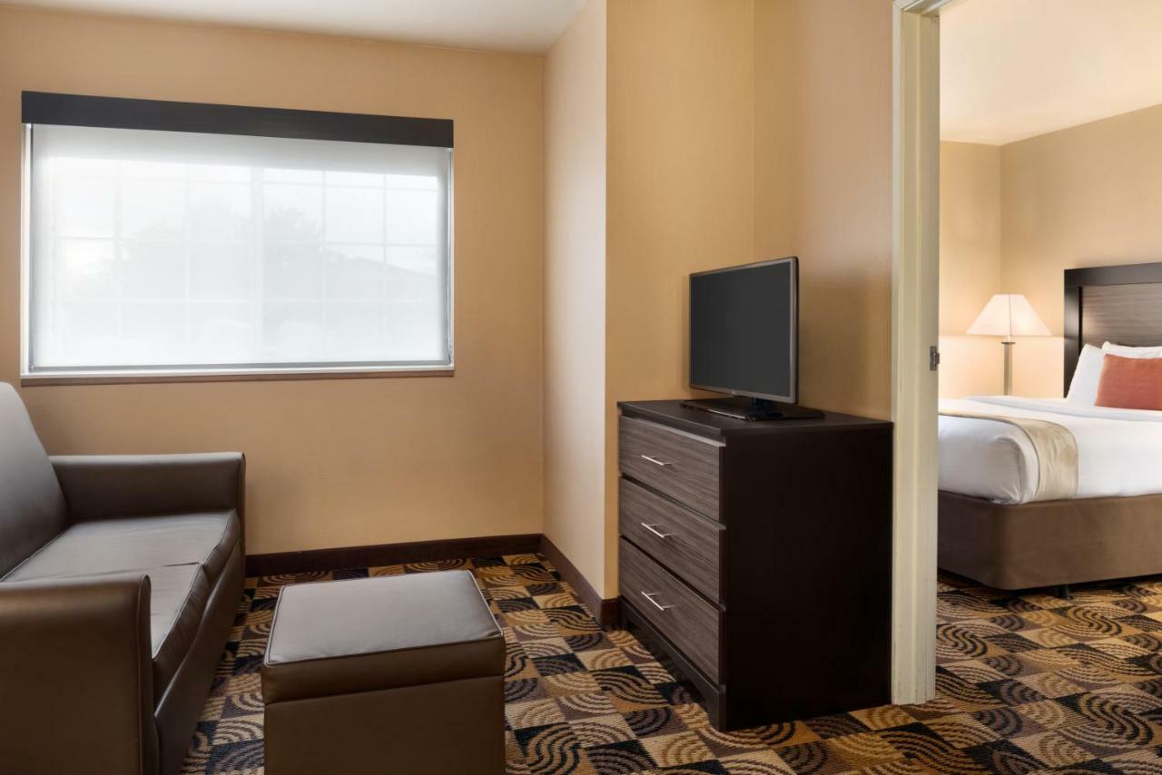 Hawthorn Extended Stay By Wyndham Milwaukee Airport Oak Creek Exterior photo